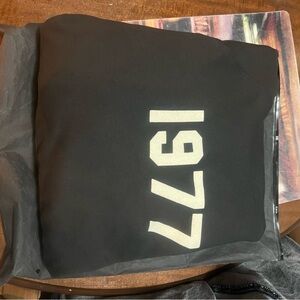 Essentials Hoodie 1977